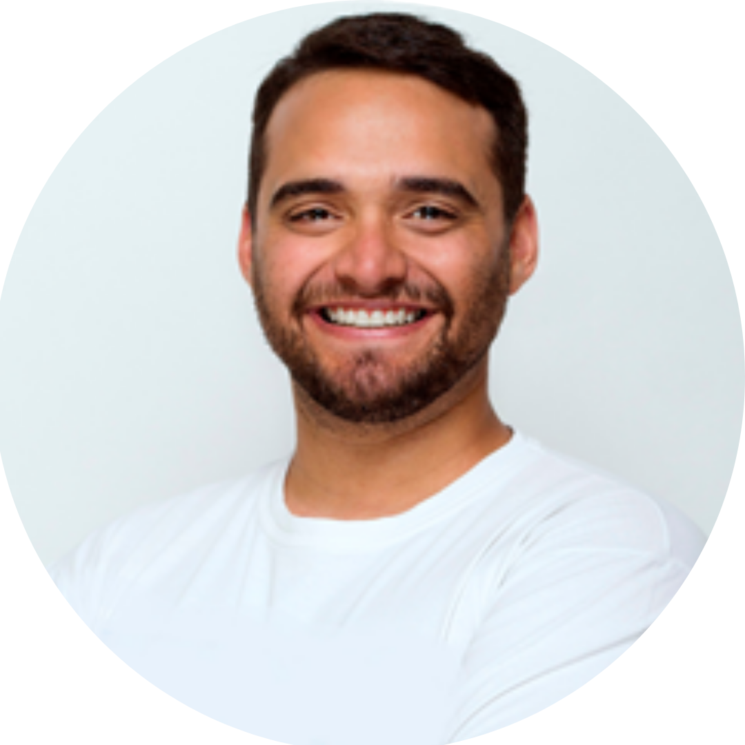 Consultor Mauricio Royg